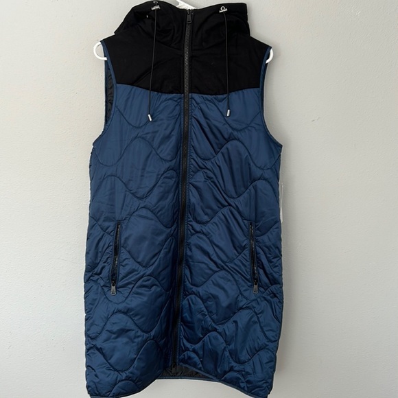 NWT Bernardo Womens longline Quilted Sleeveless vest, Royal blue/black. Size M. - Picture 1 of 10